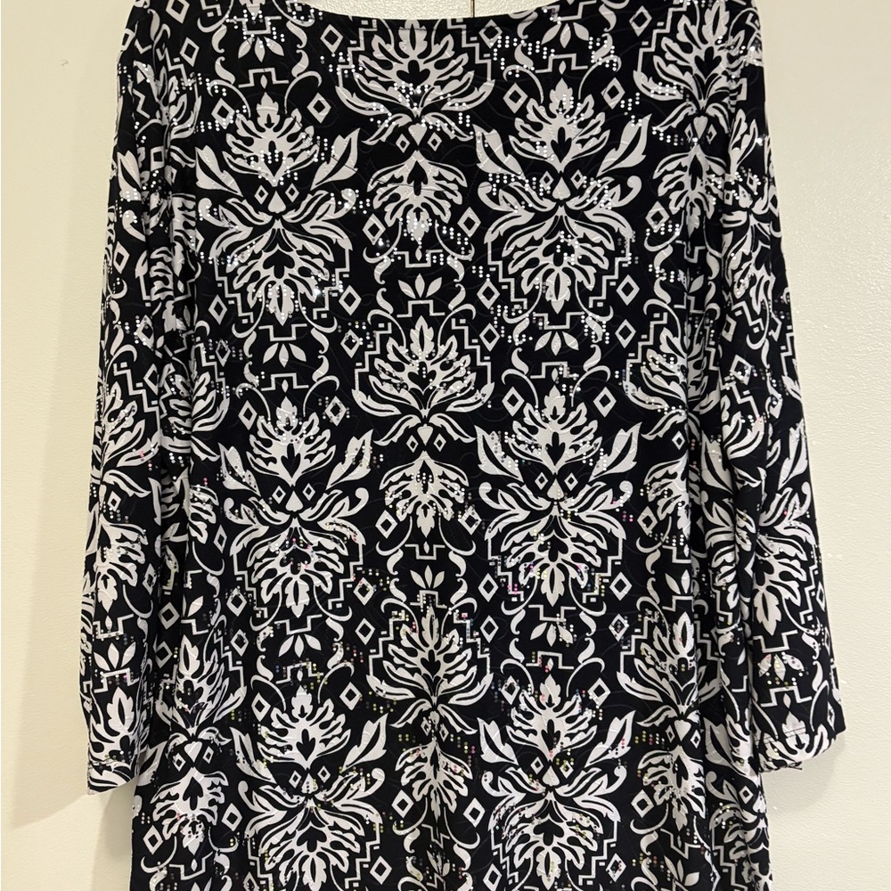 JM Collection Black and White Graphic 3/4 Sleeve Blouse - Picture 4 of 5